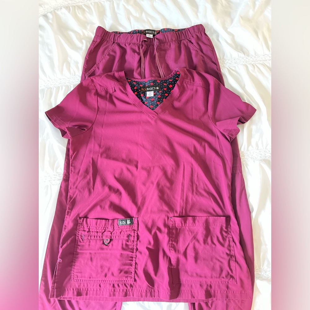 KOI Basics Scrub Set